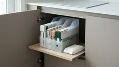 110엔 파일 스탠드 하나로 랩·호일 정리 끝내는 주방 수납법