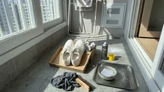 화이트 스니커즈 처음 신기 전, 방수 스프레이 선코팅 루틴 한 번으로 때 덜 타게